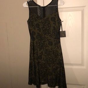New BB Dakota dark green & black dress